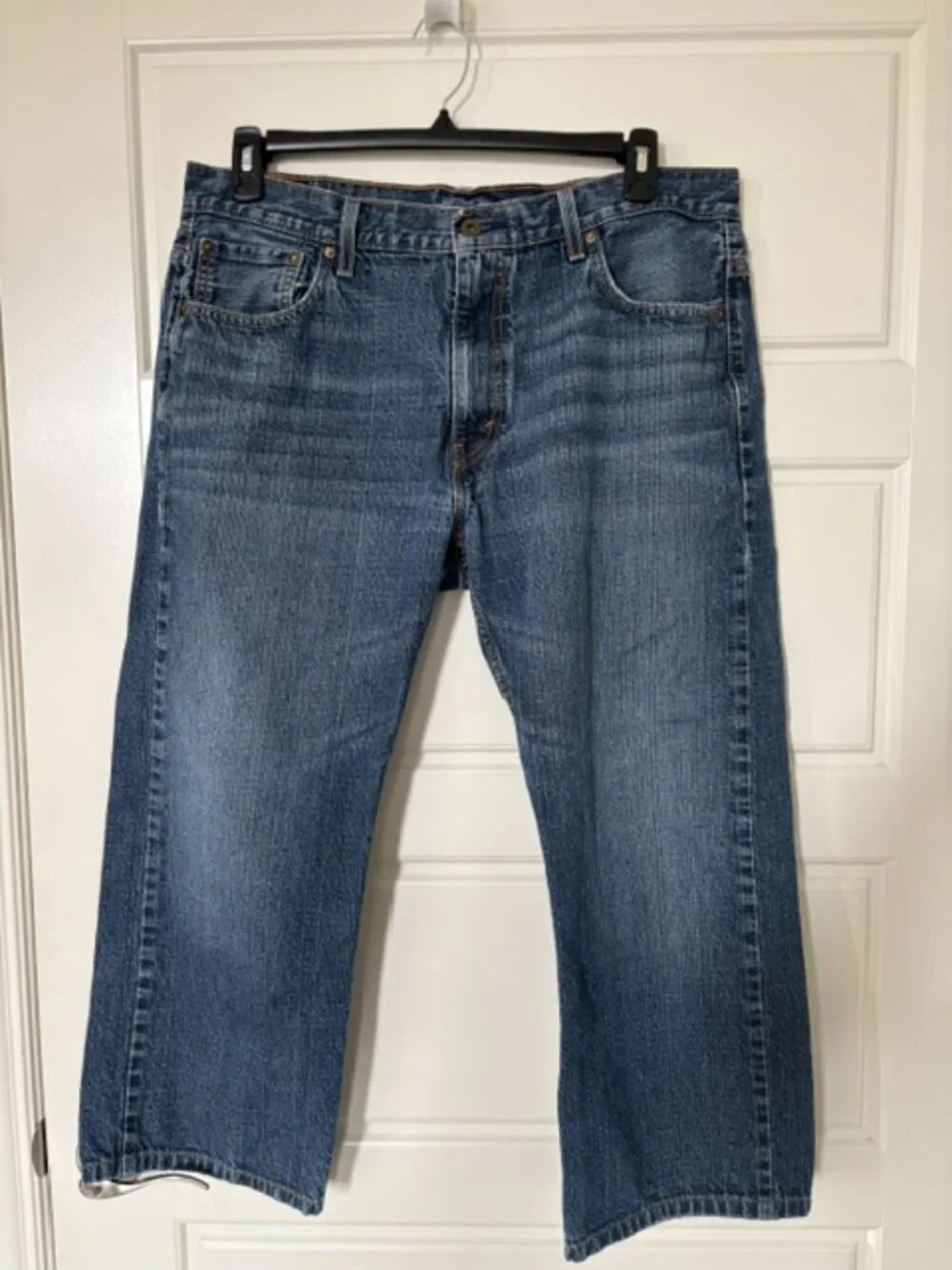 Men's Levi blue jeans dark stonewash - size 36/28 - comfortable!